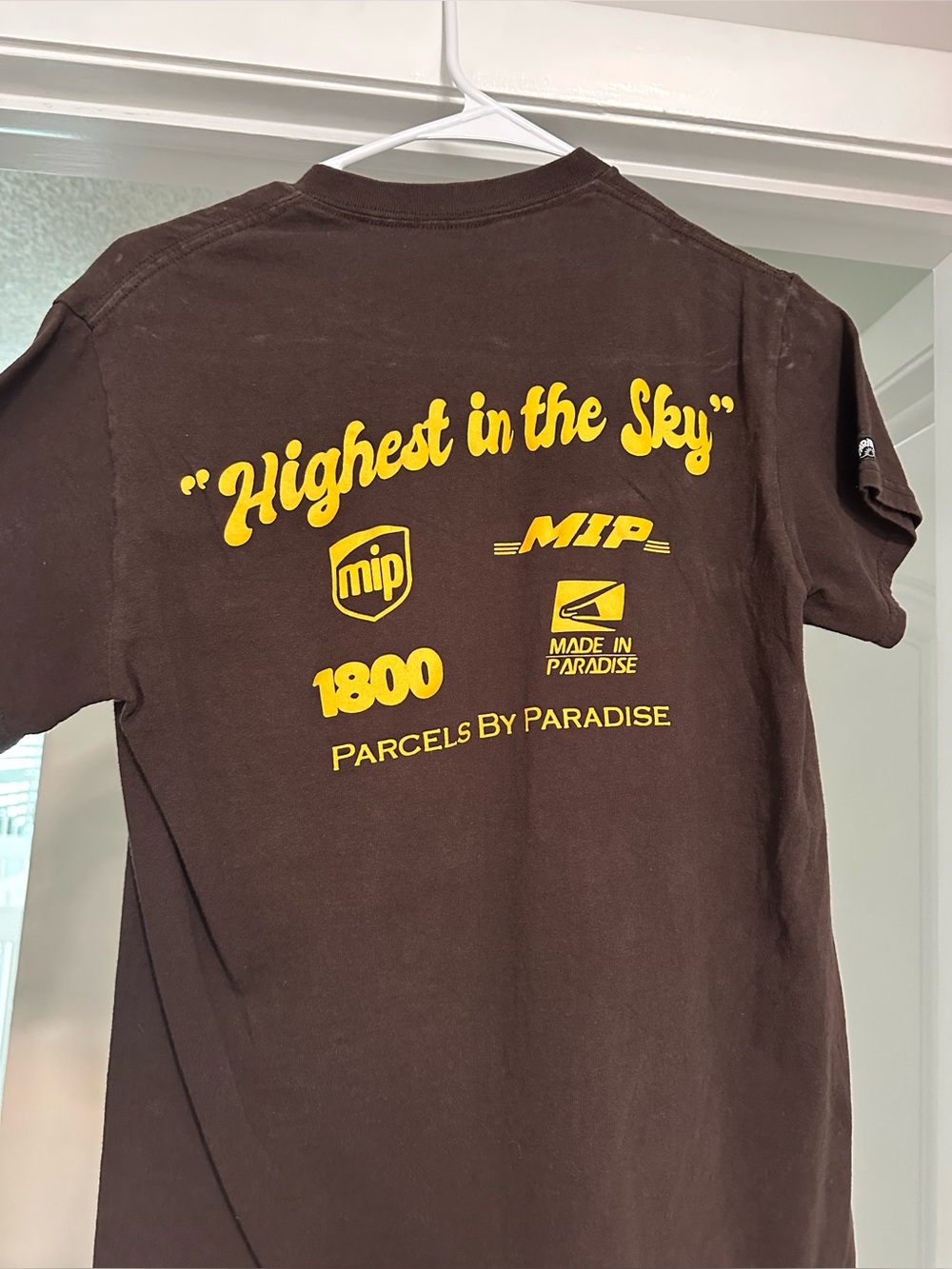Mi Brown Short-Sleeve Tee with Yellow Graphic Print